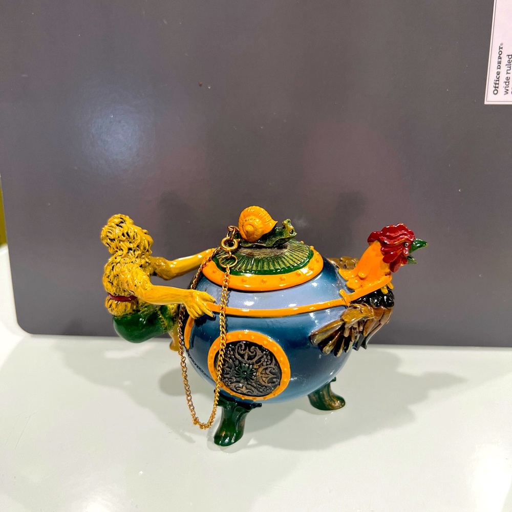 Nini brand Vintage Trinket Ring, pill Box Rare.